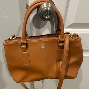 Tory Burch Robinson Tote with crossbody strap.